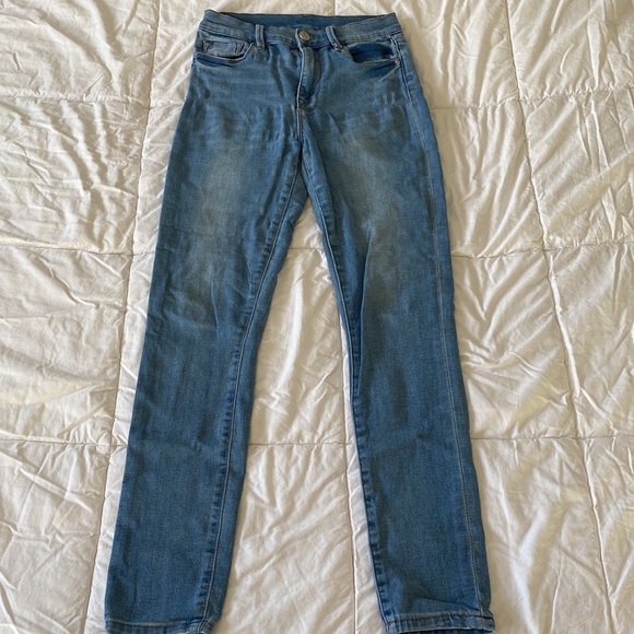 ⭐️2/20$ - BDG Blue Light Jeans High Rise - Picture 2 of 5